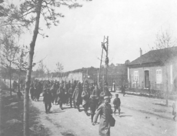 Prisonniers allemands  Montauville 1915German Prisonners