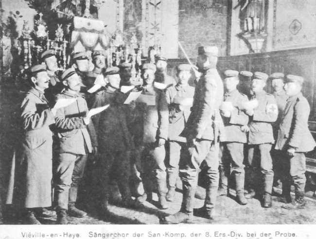 Soldats allemands chantant dans l'église de Vieville en Haye / German Soldiers singing in the Church of Vieville / Sängerchor